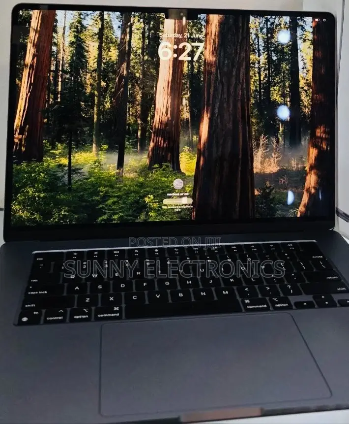 New Laptop Apple MacBook Air 2024 M3 15-Inch 8GB Apple M3 SSD 256GB