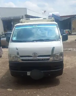Toyota HiAce 2011 White
