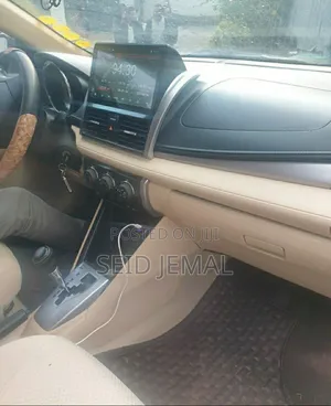Toyota Yaris 2015 Silver