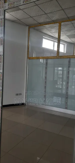 1ኛ ላይ ለቢሮ አገልግሎት