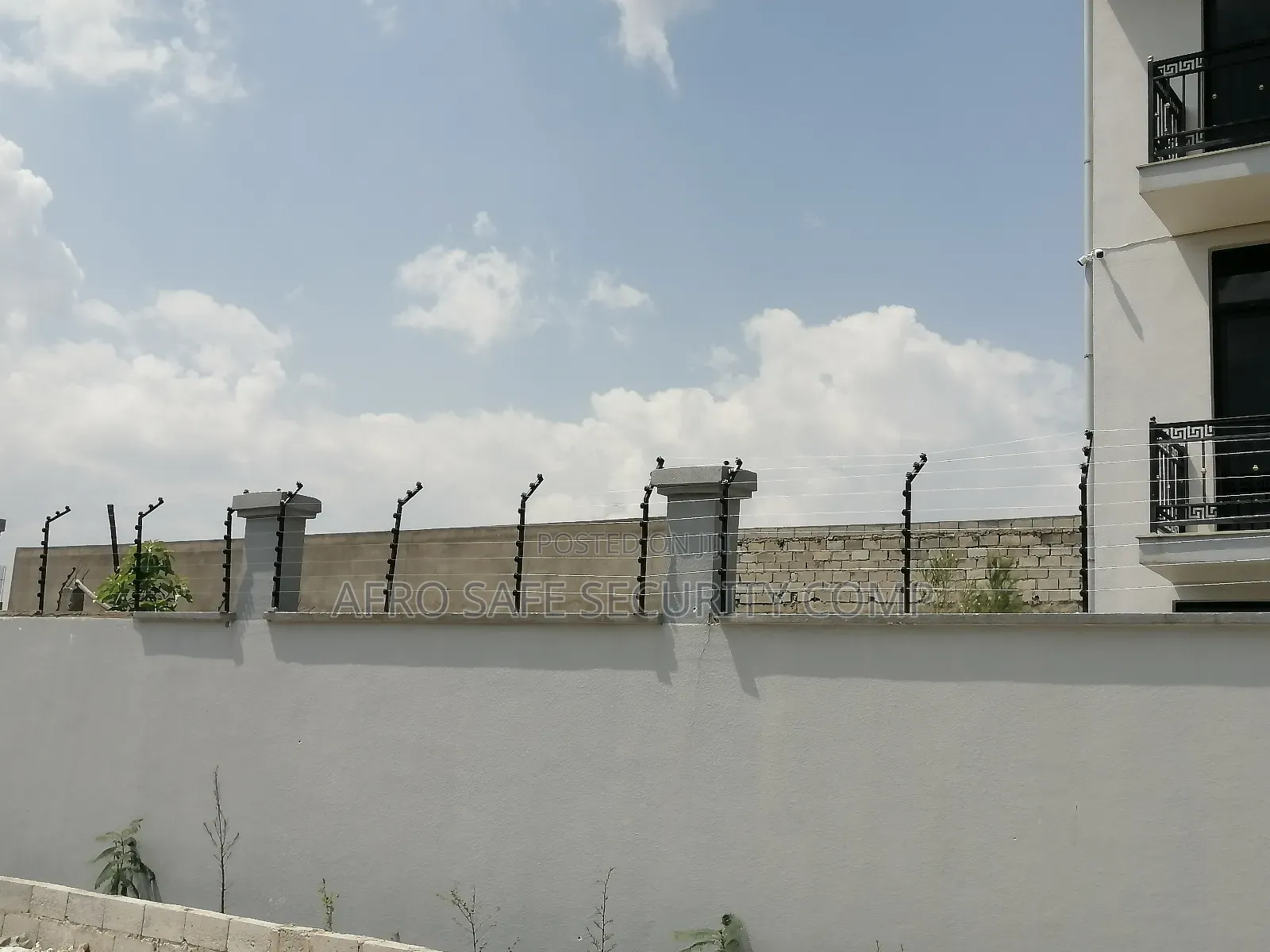 Electric Fence አደገኛ አጥር