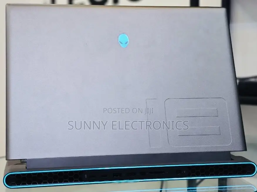 New Laptop Alienware M17x R2 32GB Intel Core I9 SSD 1T