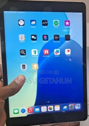New Apple iPad 9.7 4 GB Silver