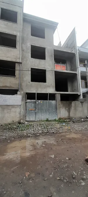7bdrm House in Akaky Kaliti for sale