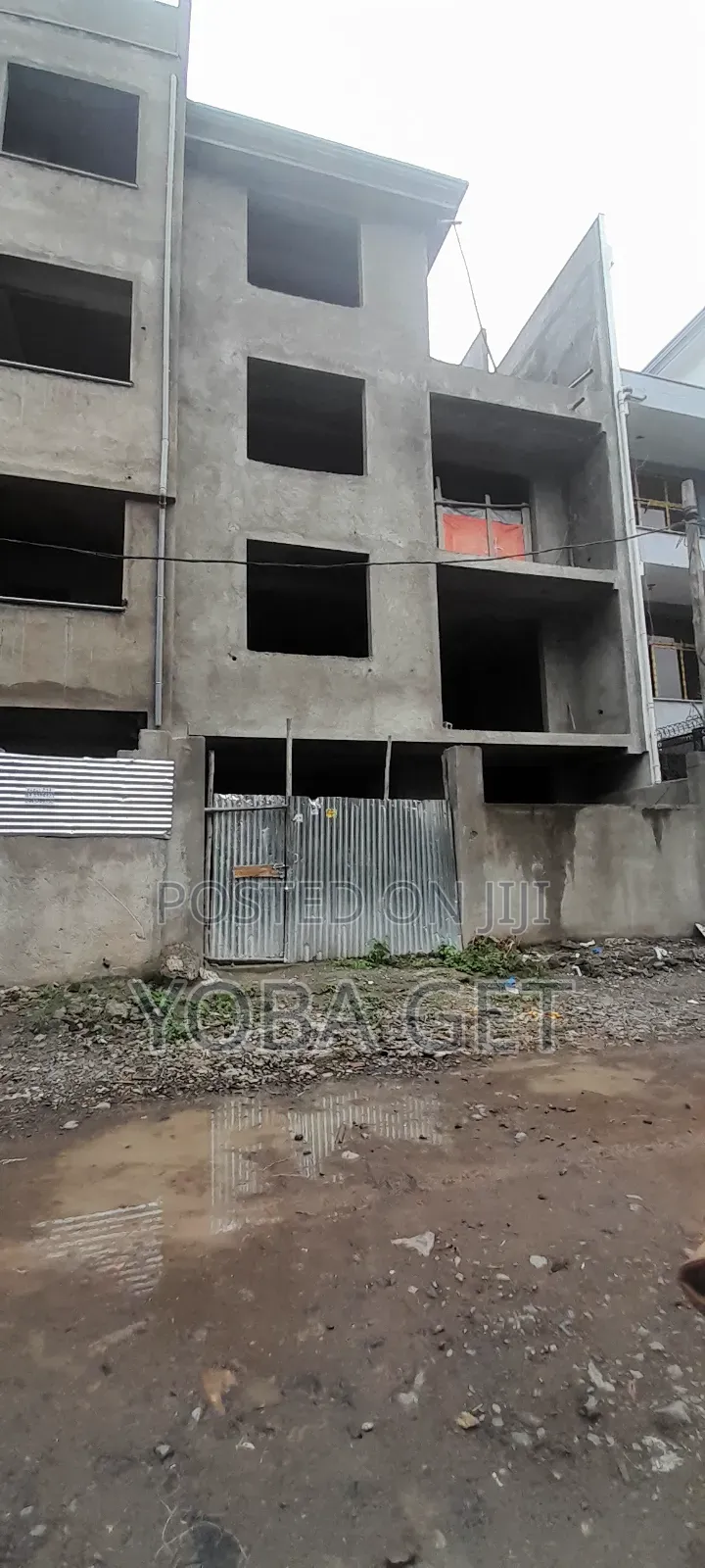 7bdrm House in Akaky Kaliti for sale