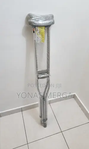 Axillary Crutches嶺يadded Height to Suit Taller Individuals