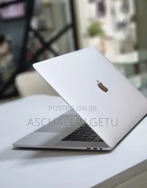 New Laptop Apple MacBook Pro 2017 16GB Intel Core I7 SSD 512GB