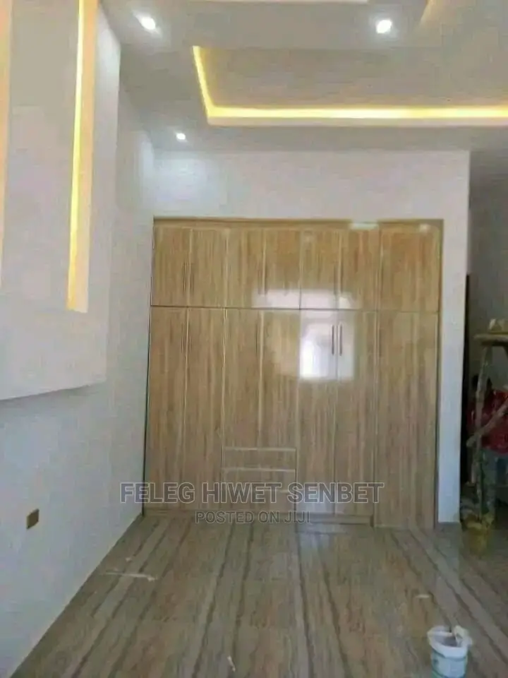 6bdrm Villa in አአ, Bole for Sale