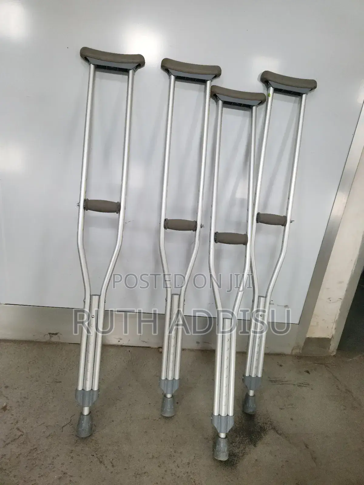 Crutches並且crutches川崎crutches只有crutches把握crutches為峇axillary