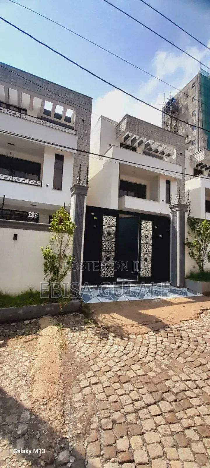 Furnished 5bdrm Farm House in Yeka for sale