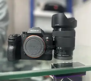 Sony A7r 3 With 28-70mm Mirrorless Camera Brand New