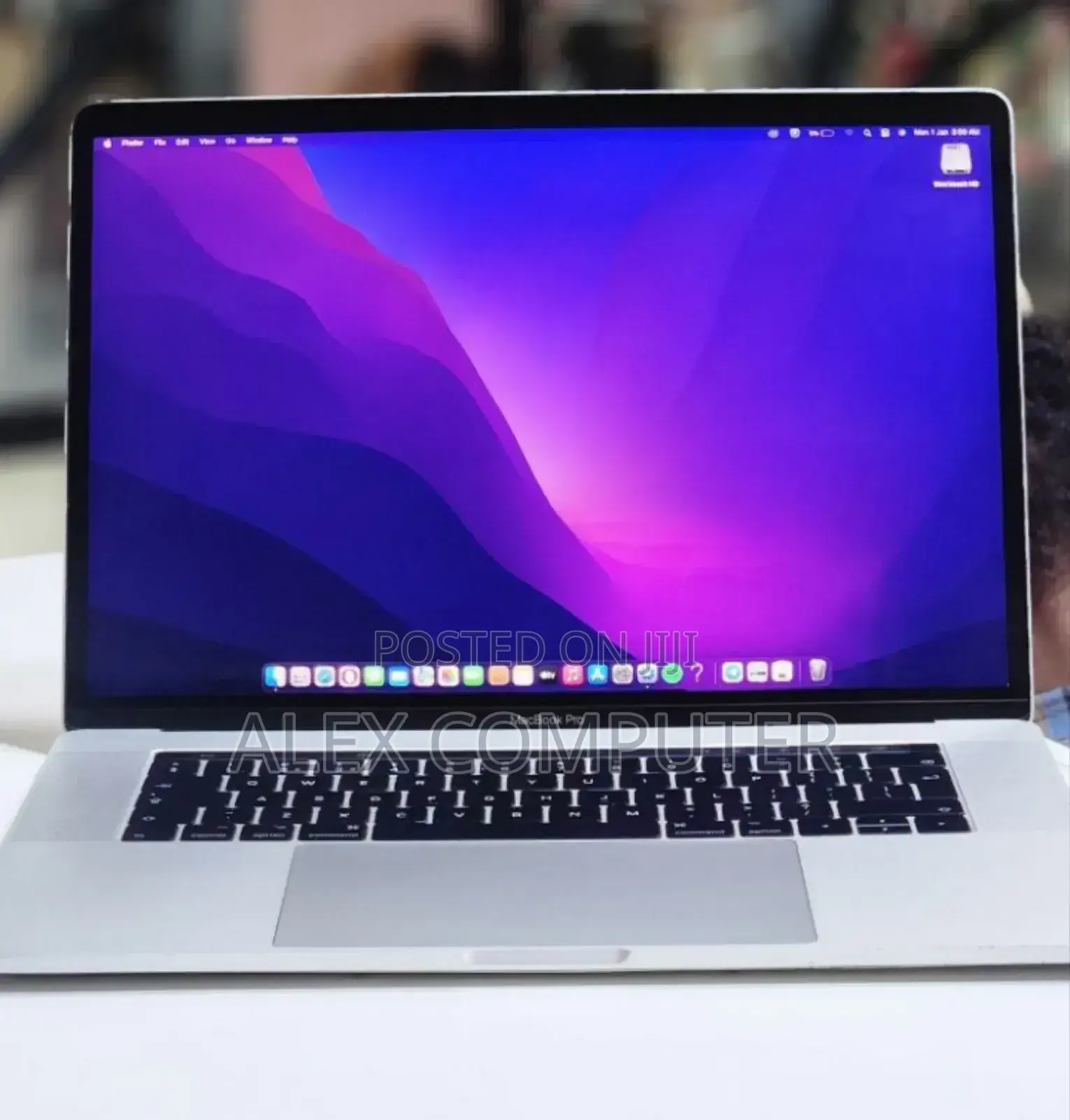 New Laptop Apple MacBook Pro 2017 16GB Intel Core I7 SSD 512GB