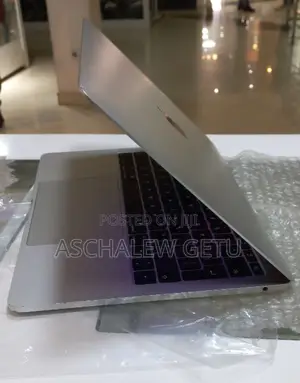 New Laptop Apple MacBook Pro 2017 8GB Intel Core I5 SSD 256GB