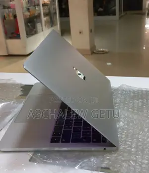 New Laptop Apple MacBook Pro 2017 8GB Intel Core I5 SSD 256GB