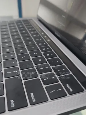 New Laptop Apple MacBook Pro 2019 8GB Intel Core I5 SSD 256GB
