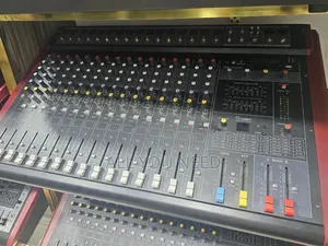 Yamaha 16 Chanal Mixer
