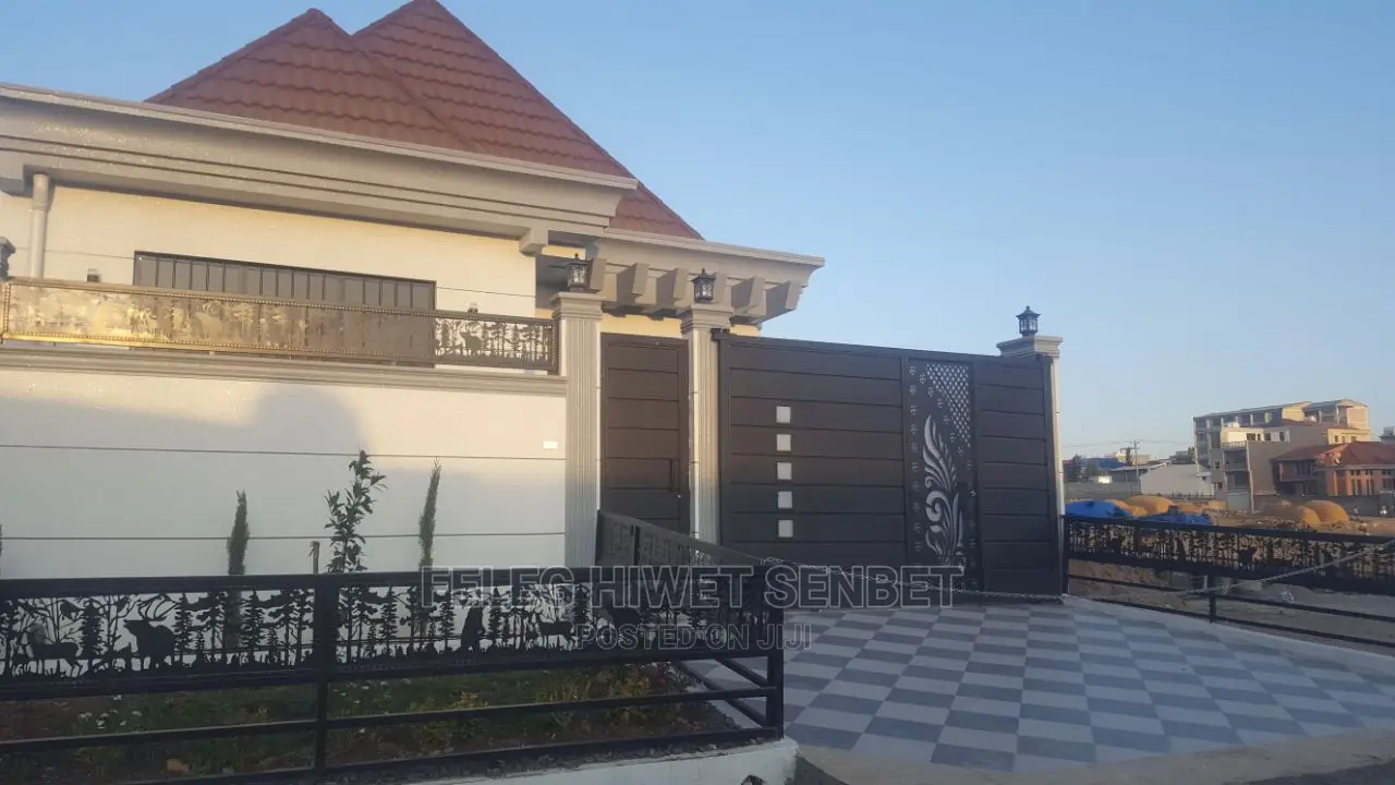 5bdrm Villa in አአ, Bole for sale