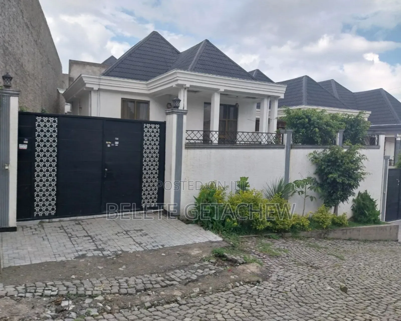 3bdrm Villa in Yerer Urael, Luxury, Bole for sale