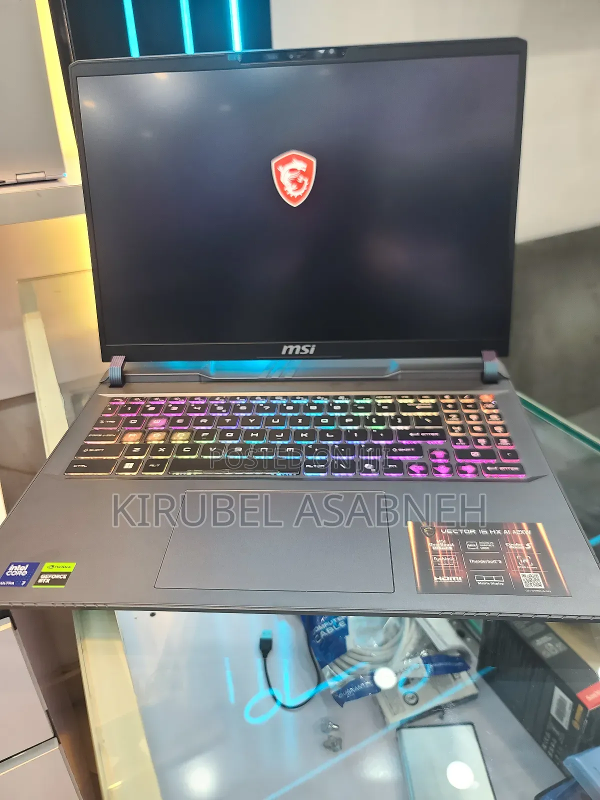 New Laptop MSI Vector 17 HX AI A2XWJG 16GB Intel Core Ultra 7 SSD 512GB