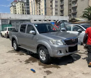 Toyota Hilux 2015 Silver