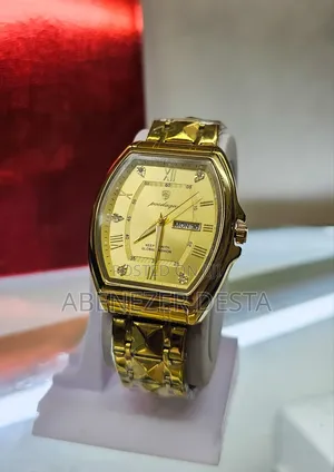 The New Barrel-Shaped Men's Watch Is a Luxurious