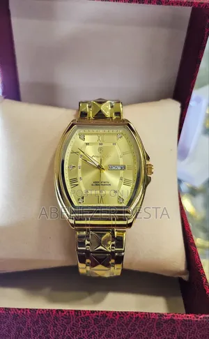 The New Barrel-Shaped Men's Watch Is a Luxurious