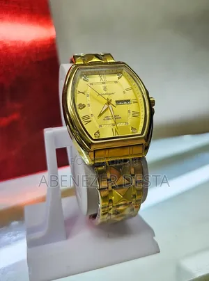 The New Barrel-Shaped Men's Watch Is a Luxurious