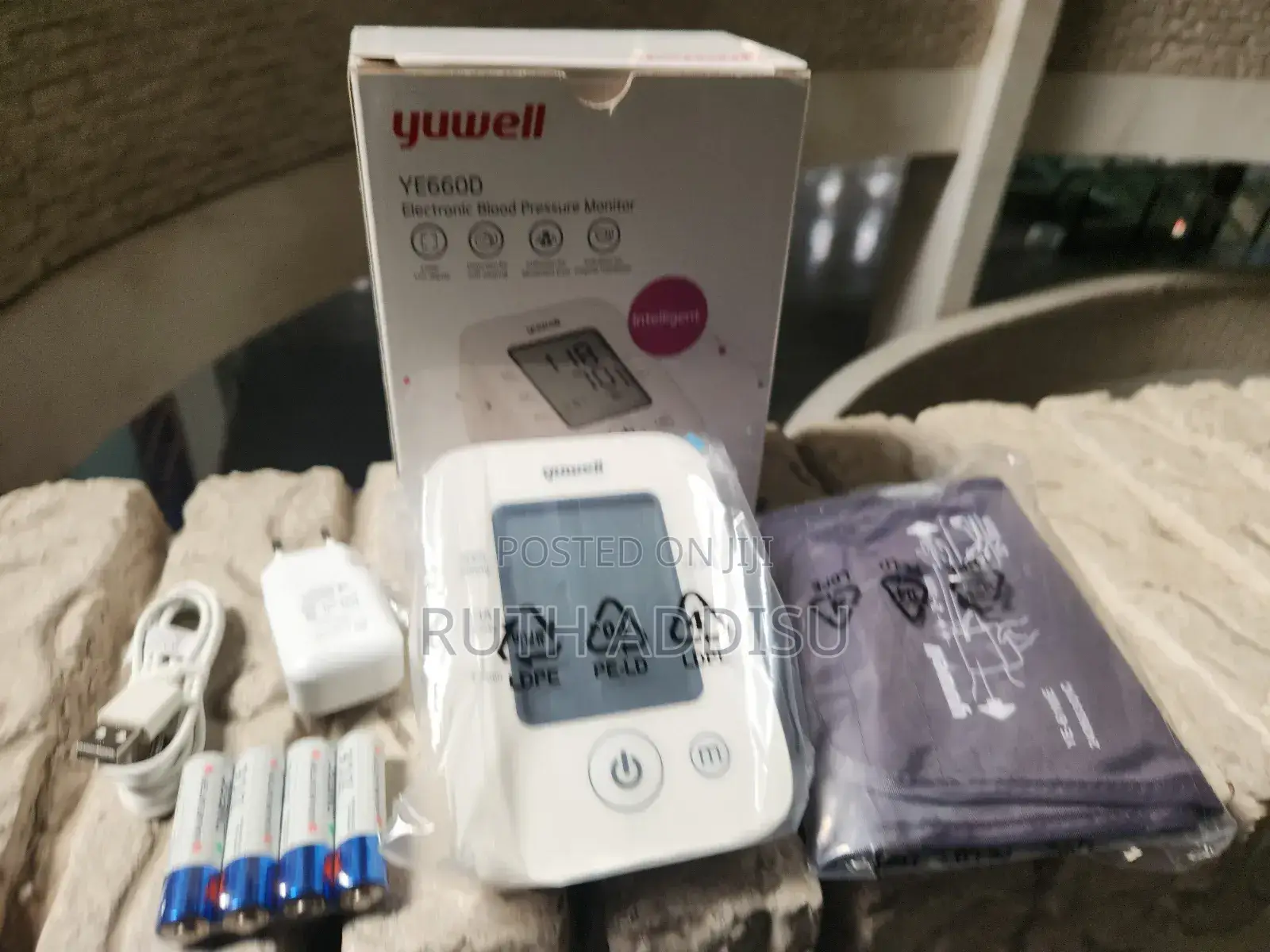Digital Blood Pressuer Monitor只好digital Blood Pressuer Monit