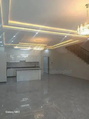 Furnished 9bdrm House in አያት አካባቢ ኮምፋውንድ ውስጥ, Nifas Silk-Lafto for sale