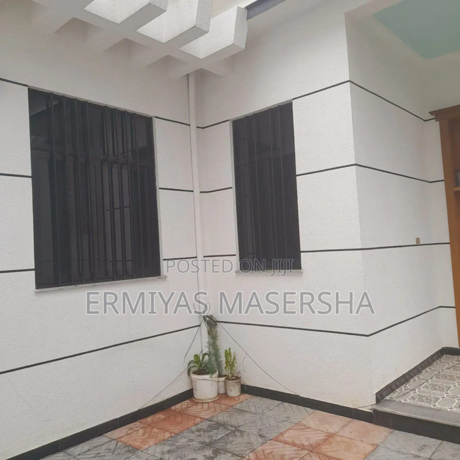 Furnished 5bdrm Villa in Yeka for sale