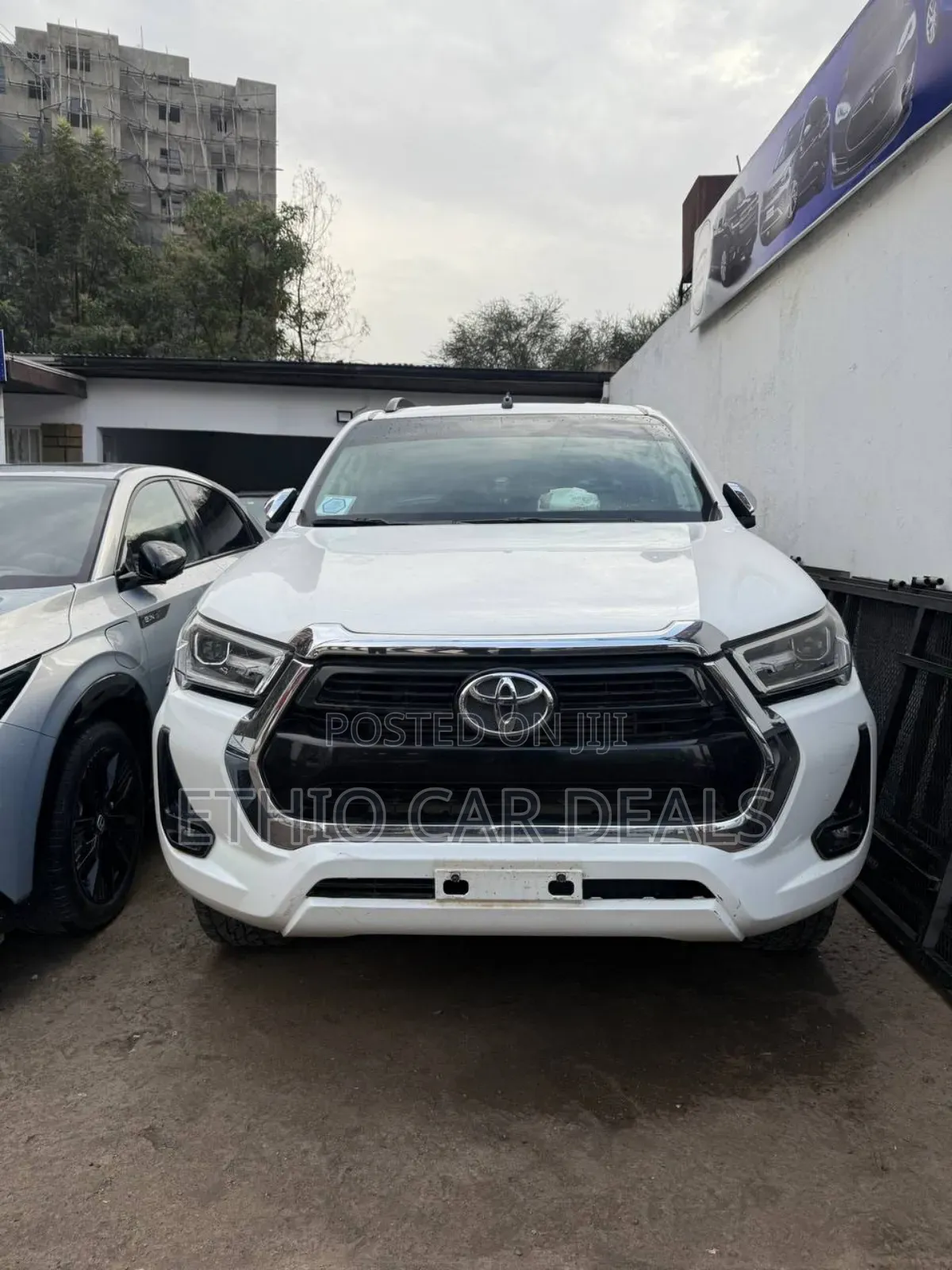 Toyota Hilux 2022 White