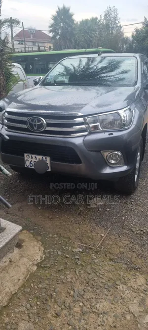 Toyota Hilux 2018 Gray