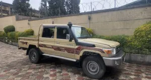 Toyota Land Cruiser 2017 Gold