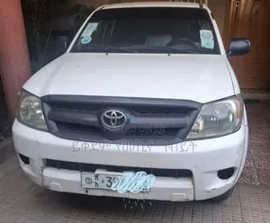 Toyota Hilux 2006 White