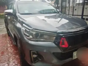 Toyota Hilux 2019 Gray