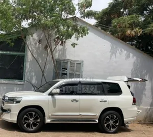 Toyota Land Cruiser 2011 Off white