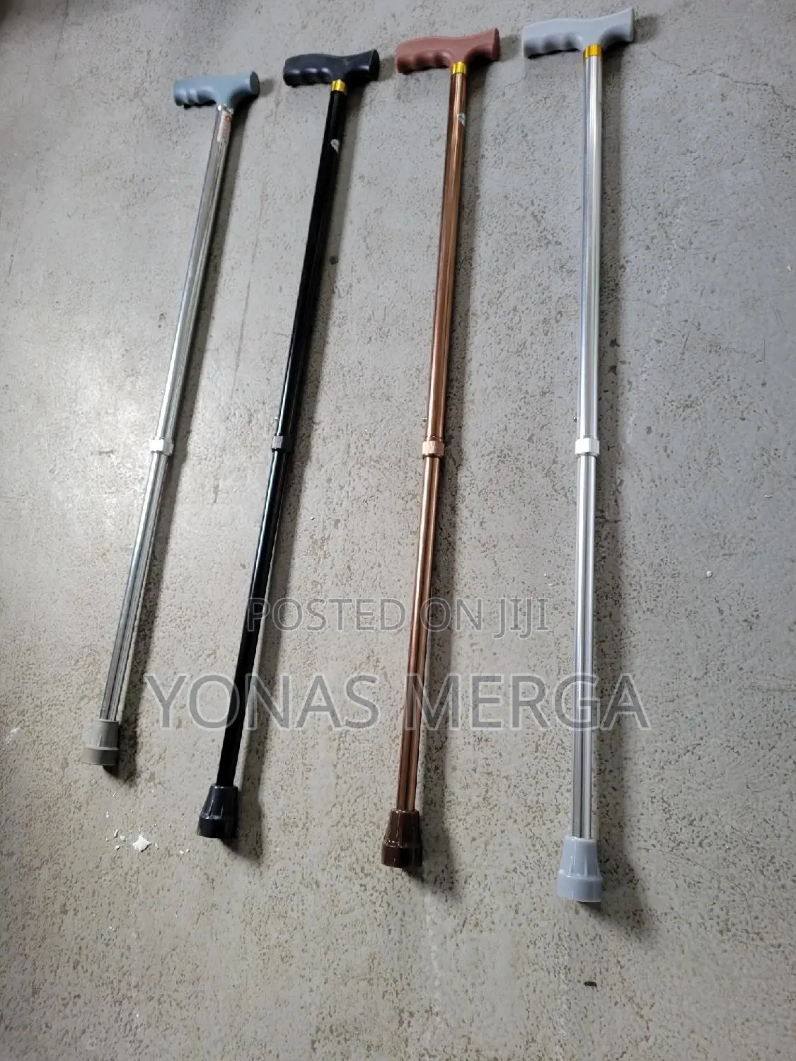 Walking Stick肛مa Wide Variety of Handgrips Are Available