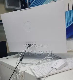 New HP 200 G4 22 All-in-One 8GB Intel Core i7 SSD 512GB