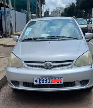 Toyota Platz 2005 Silver