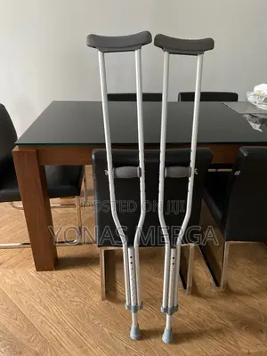 Underarm Crutches (Adult5'2" - 5'10")-Weight Capacity 150kg