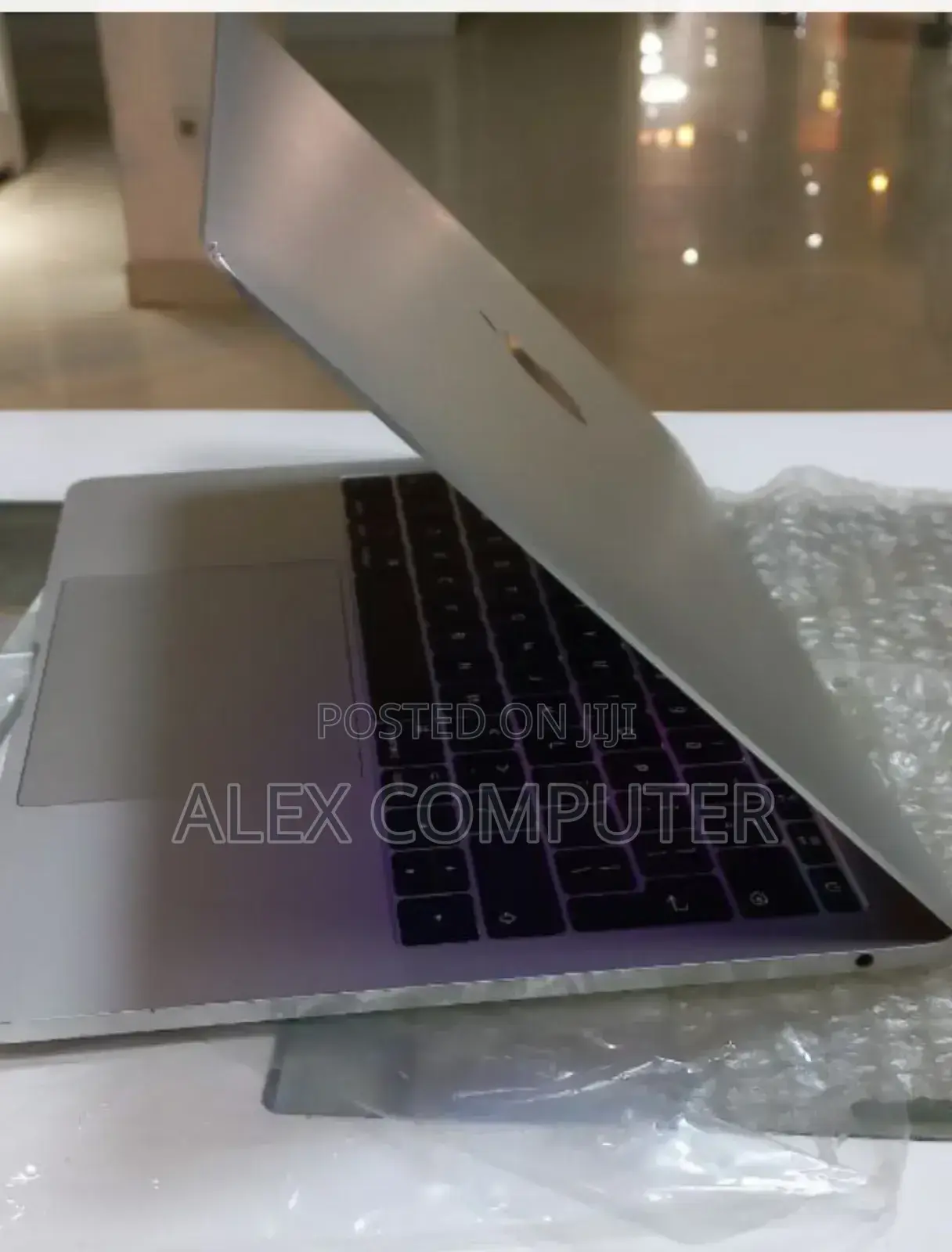 New Laptop Apple MacBook Pro 2017 8GB Intel Core i5 SSD 256GB