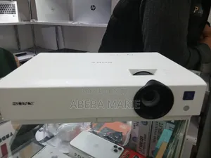Brand New Sony Projector Model Name VPL-Dx100 Hardware