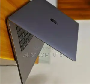 New Laptop Apple MacBook Pro 2017 8GB Intel Core i5 SSD 256GB