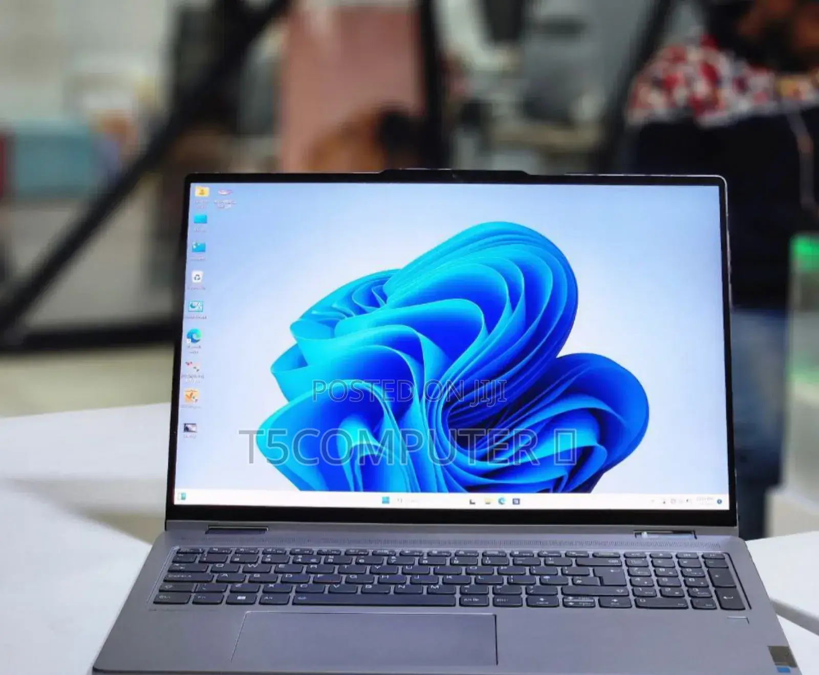 New Laptop Lenovo Yoga 7i 16GB Intel Core I7 SSD 1T