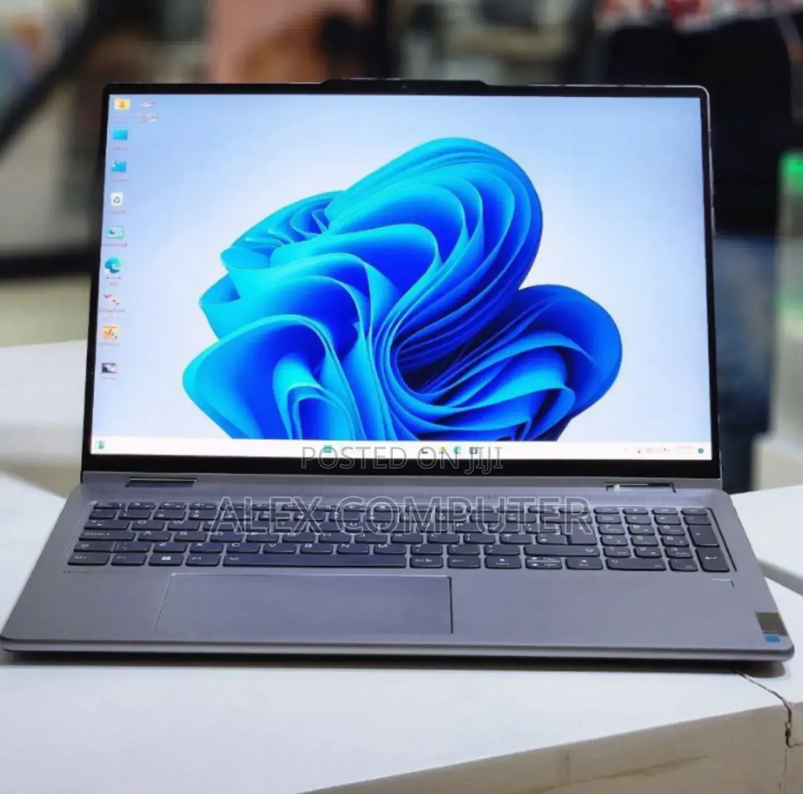 New Laptop Lenovo Yoga 7i 16GB Intel Core I7 SSD 1T