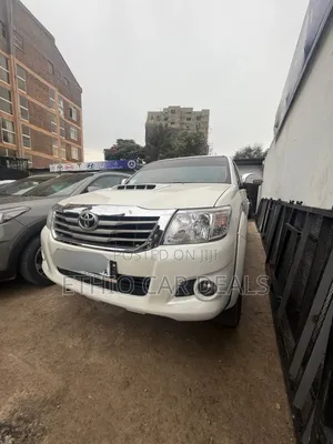Toyota Hilux 2012 White