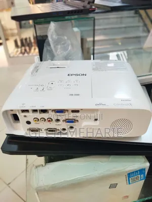 Brand New Epson Projector
With Manual Cd and Cartoon 
Mode