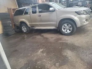 Toyota Hilux 2013 Gold