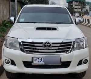Toyota Hilux 2014 White