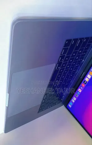 New Laptop Apple MacBook Pro 2017 16GB Intel Core I7 SSD 512GB